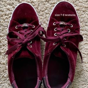 Velvety touch red shoes